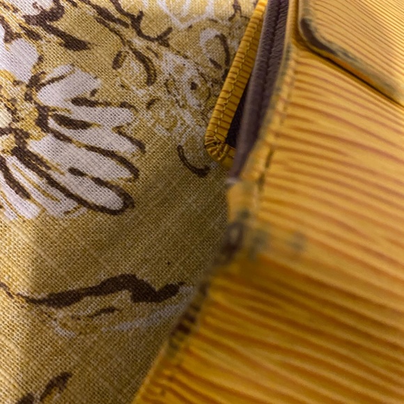 Louivitton EPI Compact wallet - Picture 5 of 8